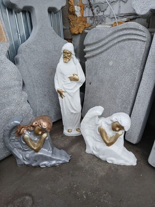 Monumente funerare
