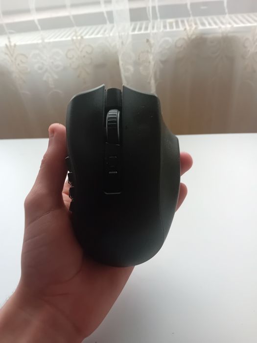 Maus razer naga pro prin Bluetooth
