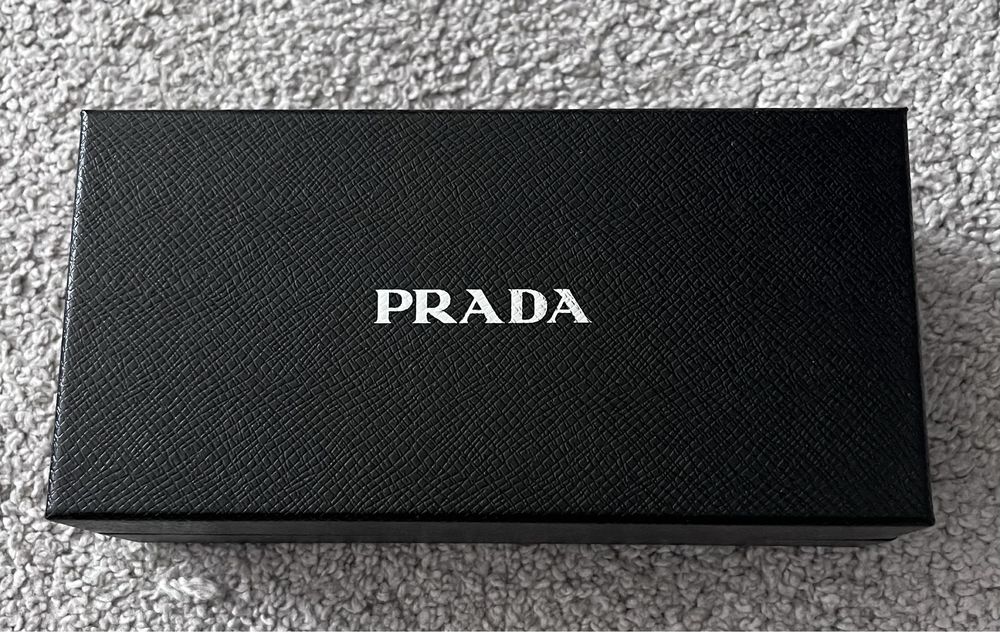 Слънчеви очила Prada symbole