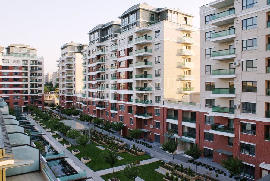 Proprietar închiriez 2 cam premium Emerald Residences (parcare, sala)