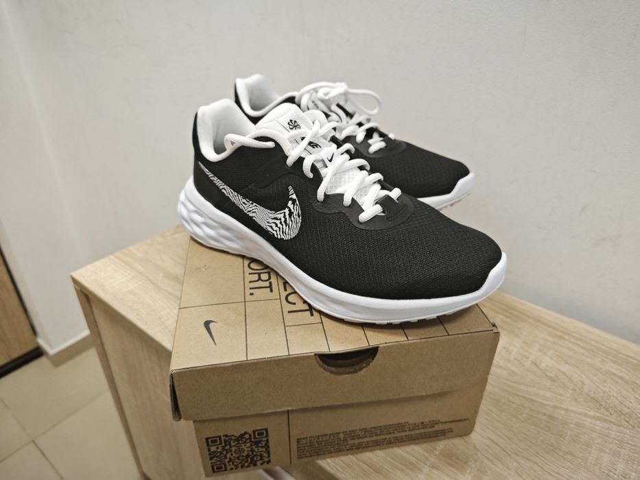 Дамски спортни маратонки Nike