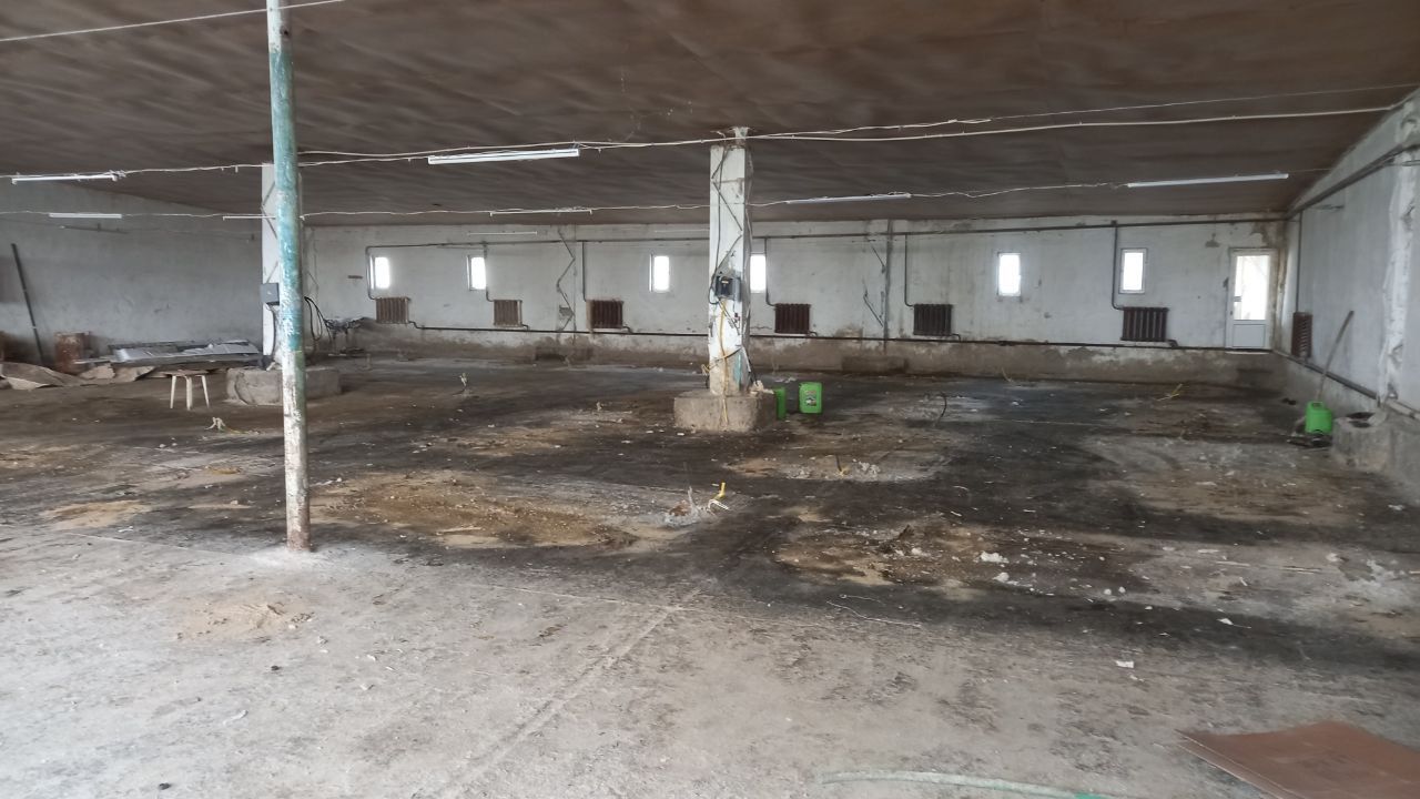 Здания для производства и склада ,имеется газ,свет,вода и жд ветки .