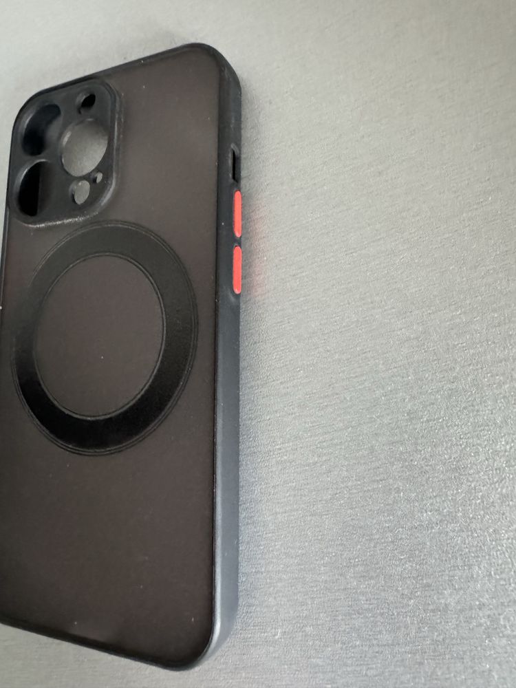 Лот от 5 кейса за iPhone 13 pro.