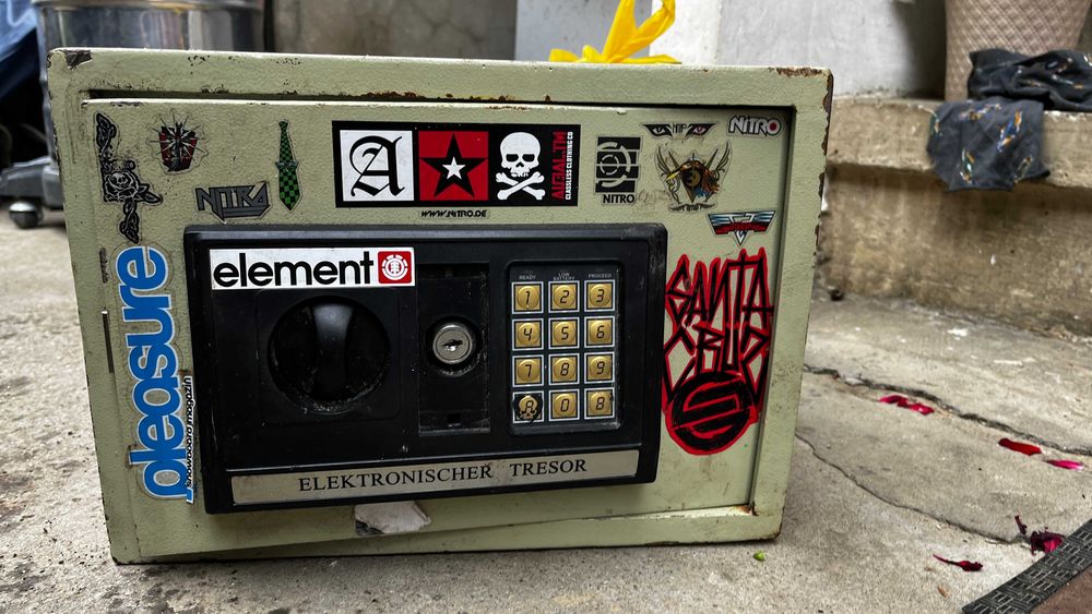 cutie veche de valori seif din fier greu, pt bani si bijuterii