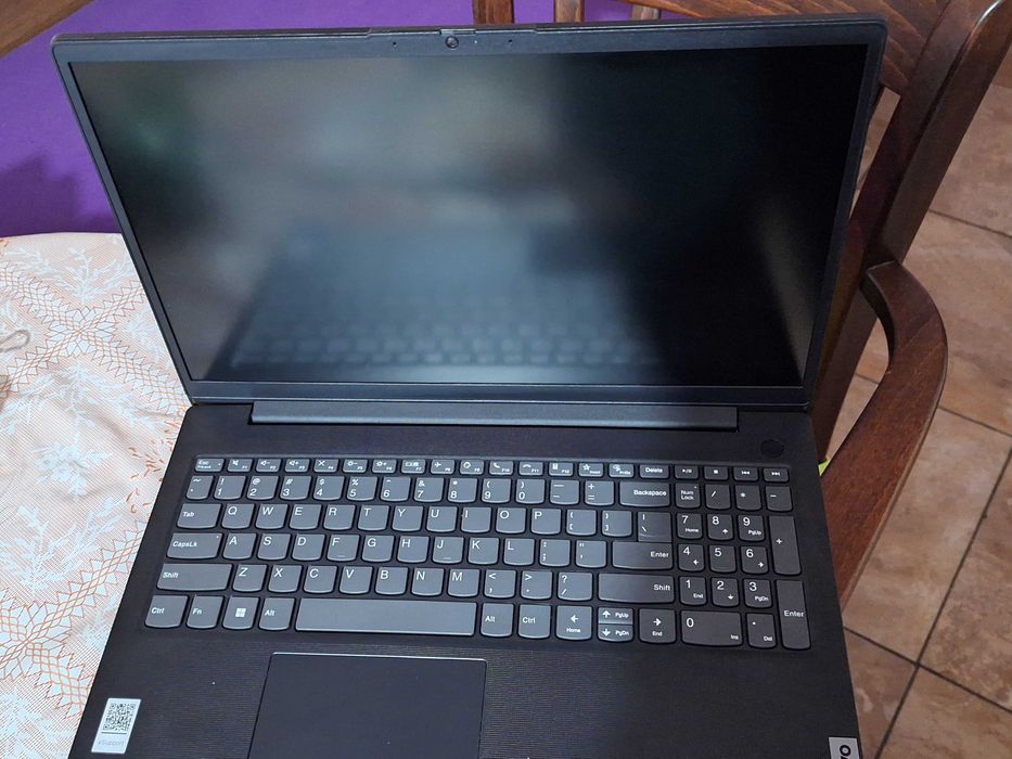 Лаптоп Lenovo V15 G3 IAP