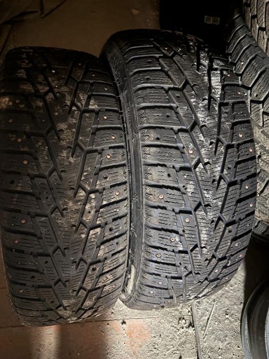 Зимние шины б/у 2 штуки