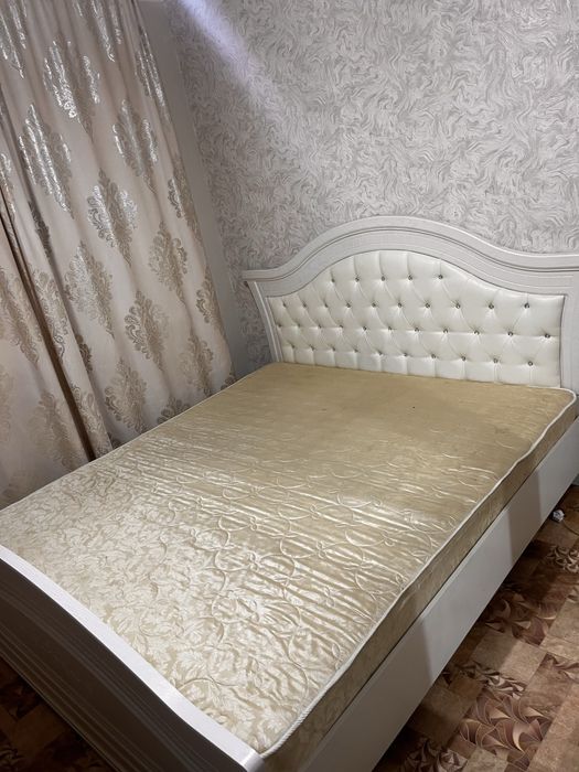 Кровать с матрасом