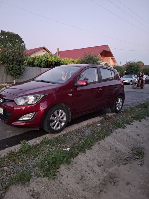 Vând Hyundai i20