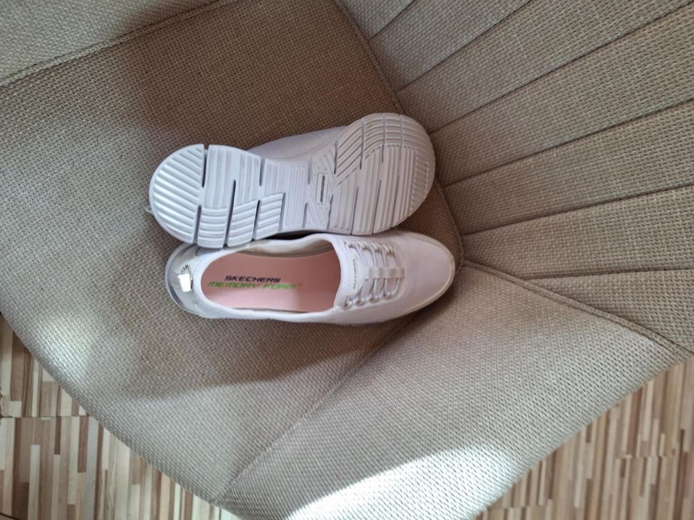 Sketchers дамски бели обувки 40 номер