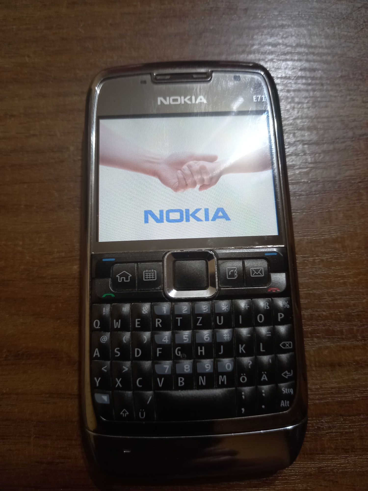 Телефон Nokia E71