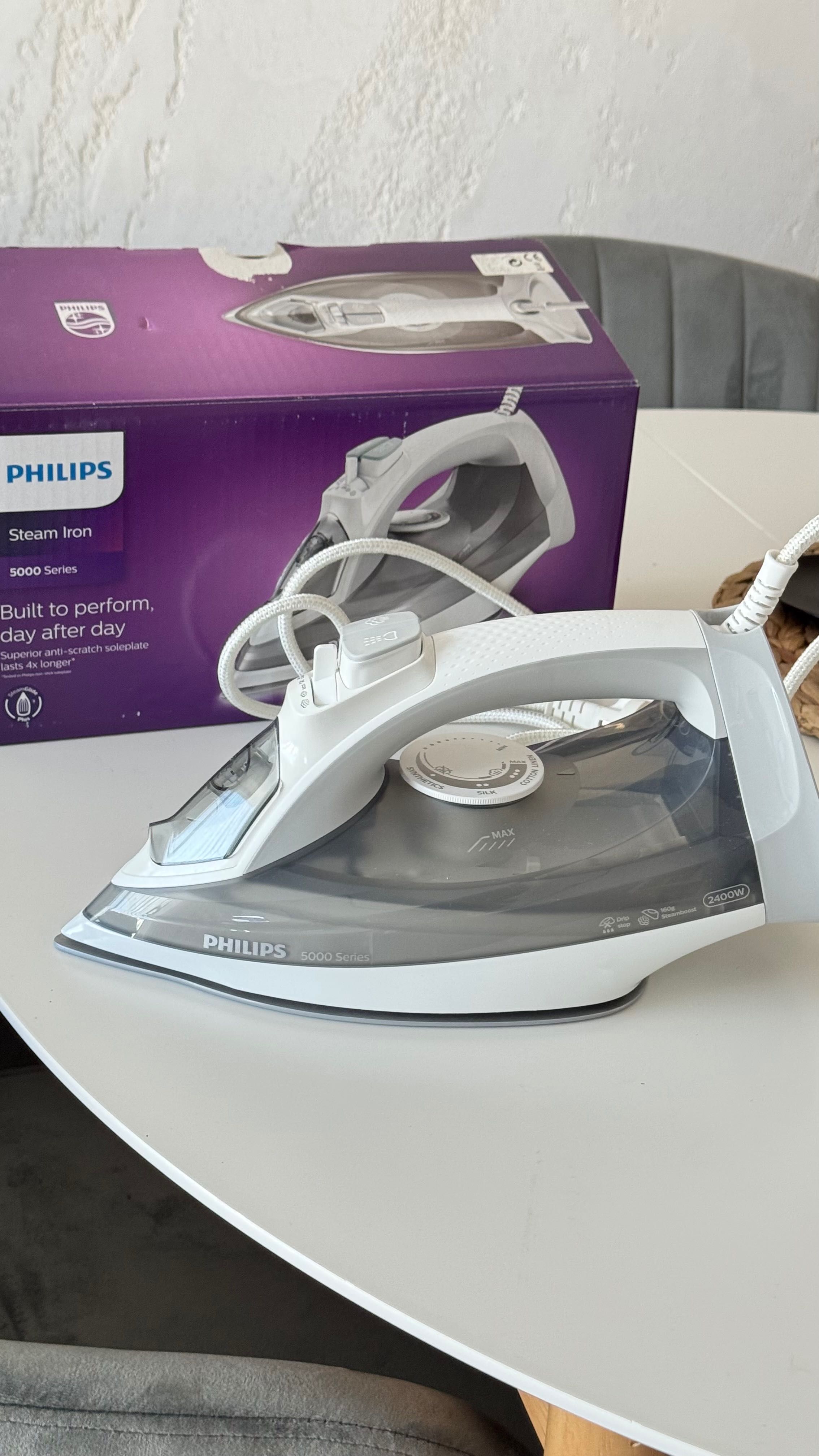 Парна ютия Philips Series 5000 (SteamGlide Plus, ~2400 W)