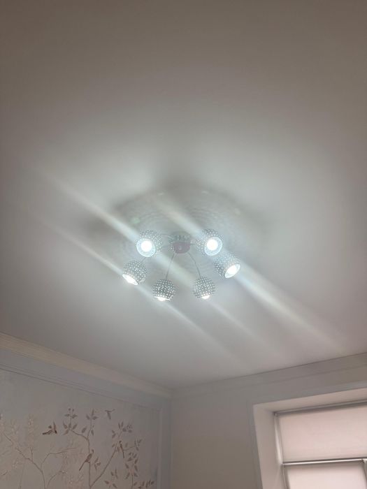 Продаеться люстра и бра в отличном состоянии