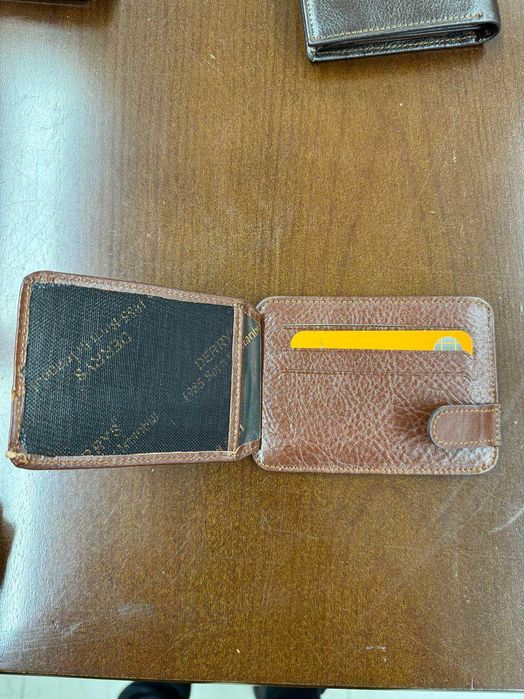 Портфейли и визитници от естествена кожа