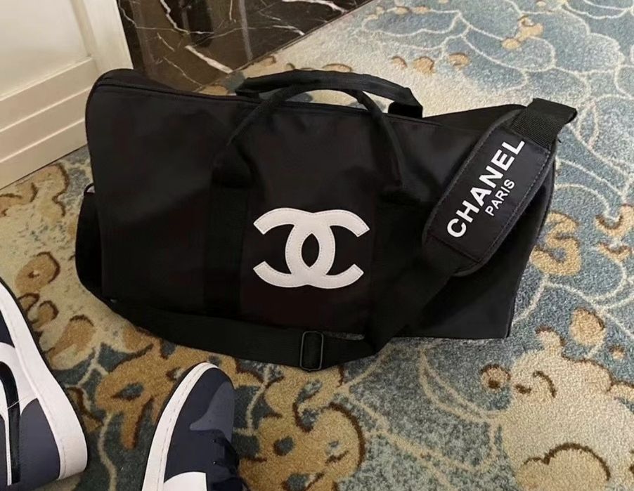 Спортивная женская сумка.