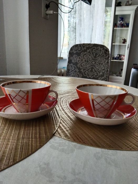 Продам две чайные пары, дулевский фарфор, и две чашечки Коростень