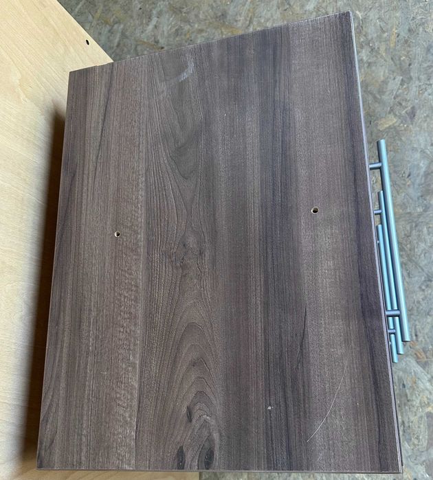 Comoda cu 3 sertare; Mic Dulap cu spatii de depozitare; Noptiera