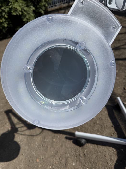 LED лампа с лупа