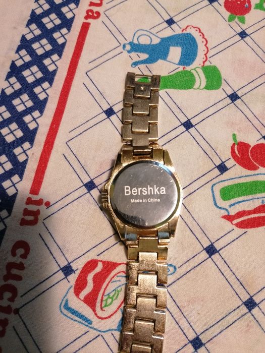 Vând ceas Bershka