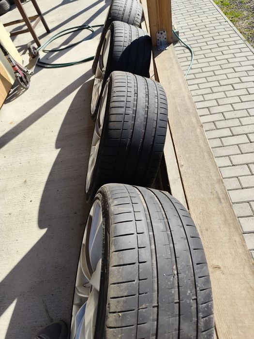 Vând set roti și două cauciucuri noi R19