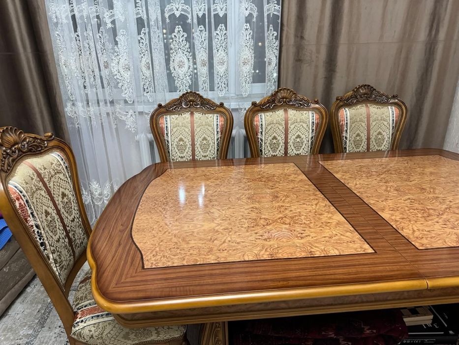 Продам стол + 6 стульев,в отличном состоянии,.