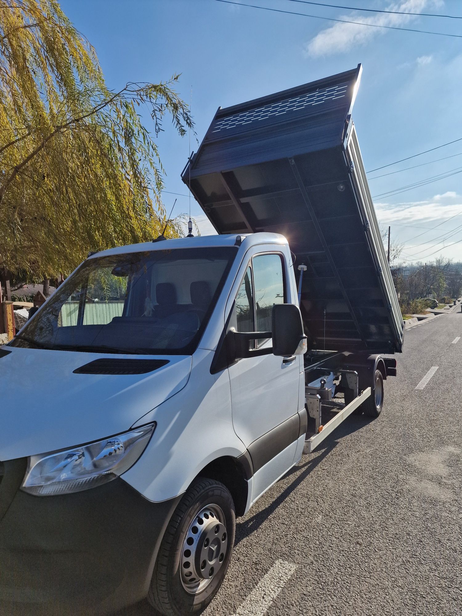 Mercedes Sprinter/Bobcat E32