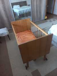 Кроватка детская деревянная