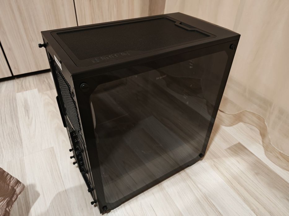 Продавам компютърна кутия Be Quite Pure Base 500 FX в гаранция