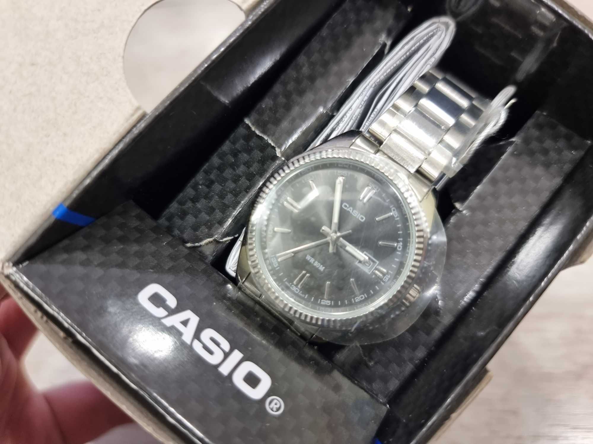 Дамски часовник CASIO Нов!