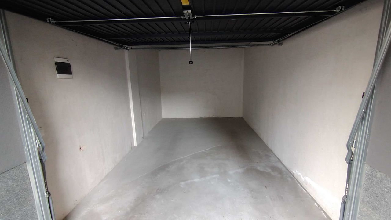 Дава се под наем Гараж / Паркомясто в София, Сухата река - 19 кв.м за 153 € - Снимка #1