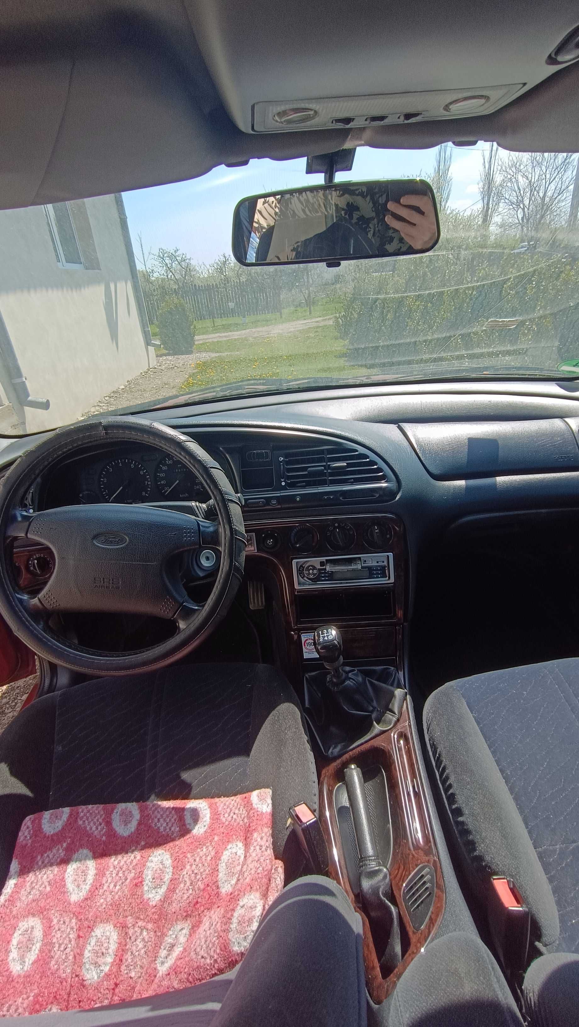Ford Mondeo 1995 Benzină - Funcțional, Ideal pentru Proiect sau Piese
