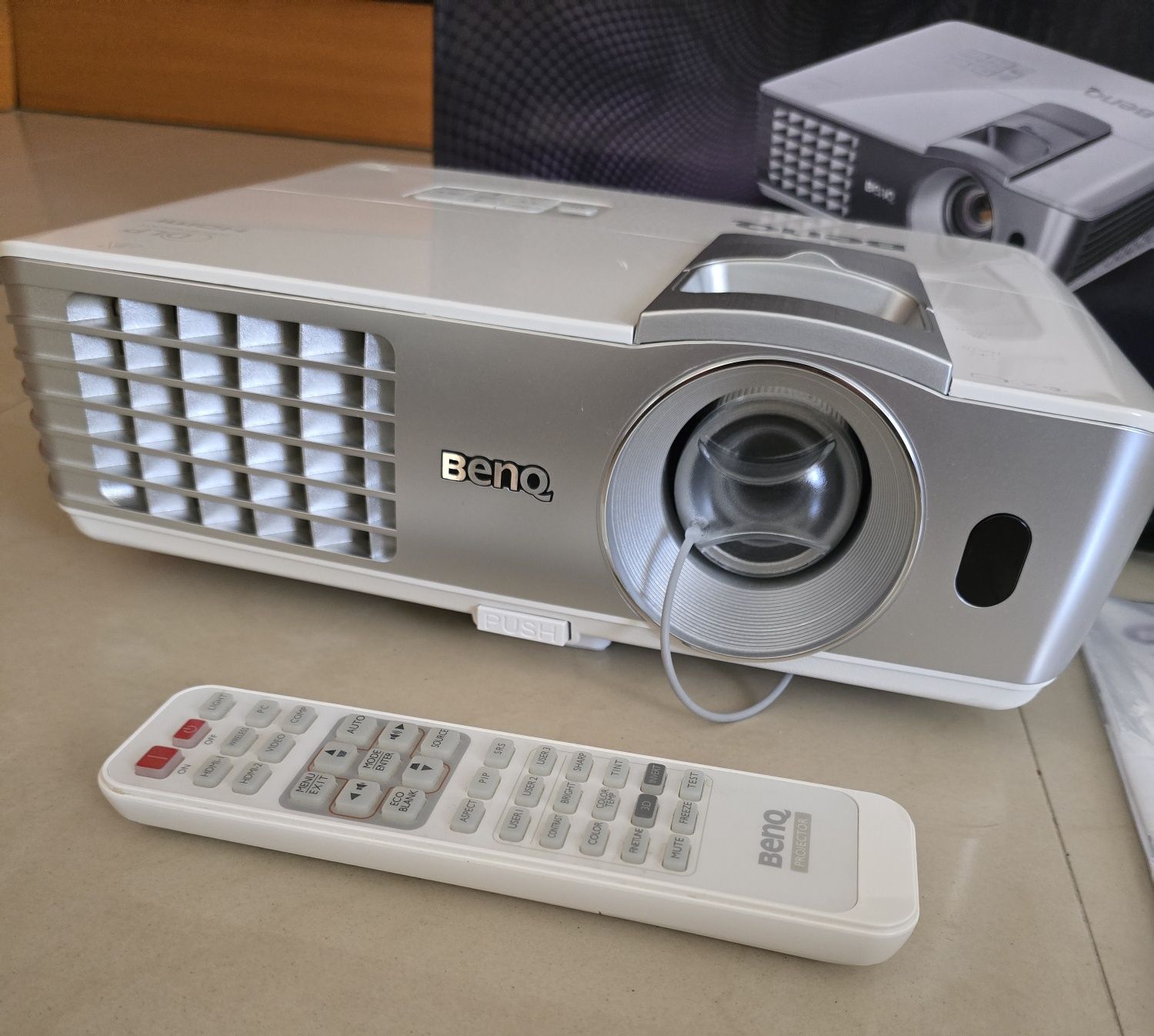 Видеопроектор BenQ W1070+, Full HD, 3D, Бял/Сребрист