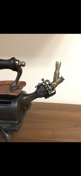 Fier de calcat vechi cu gaz .Piesa de colectie!