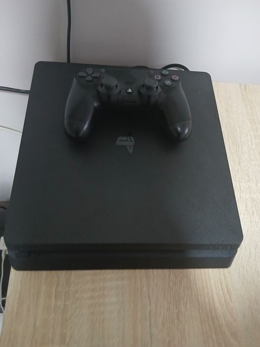 Se vinde playstation 4