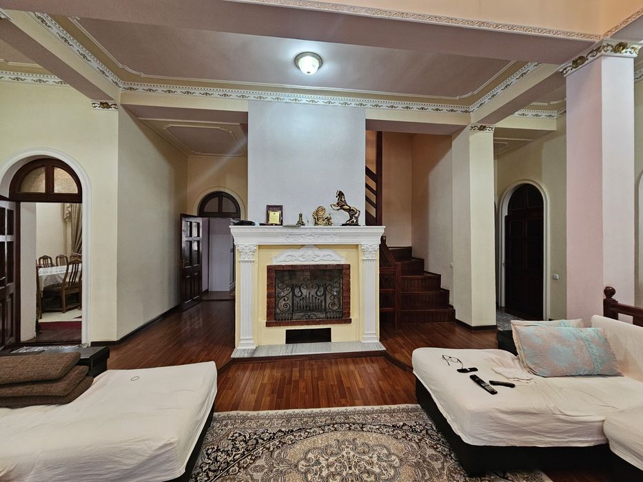 Продается дом на земле в центре города