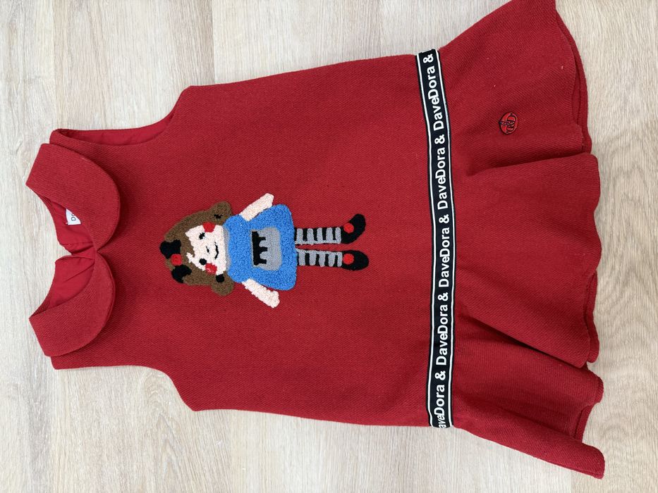 Красный сарафан из плотного материала