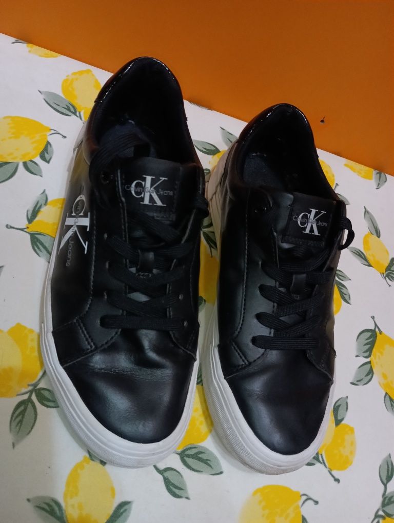 Calvin Klein N 40 кожени - 45 лв