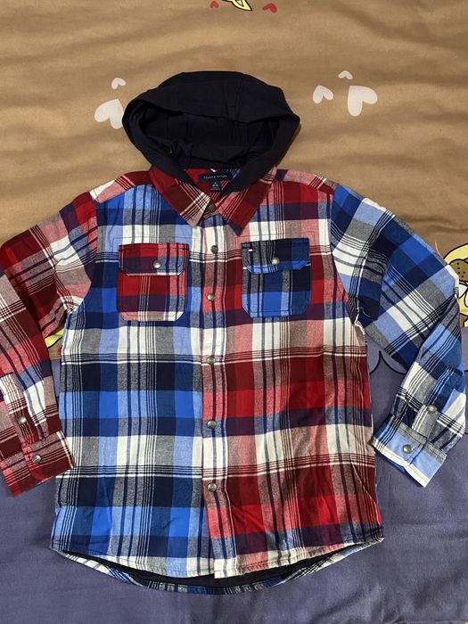 Cămașă Tommy Hilfiger pt băieți, model casual cu glugă. Nouă!!