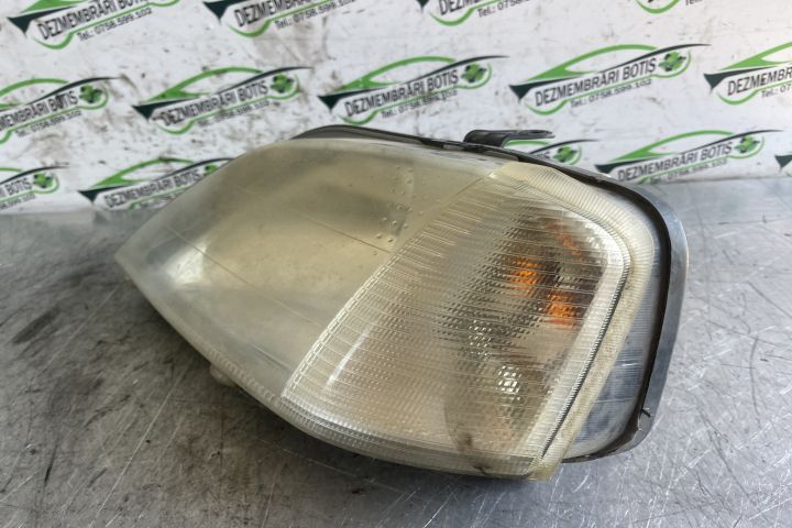 Far stanga 8200211005 Dacia Logan prima generatie