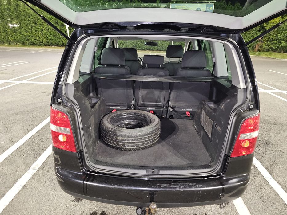 Vând Volkswagen Touran