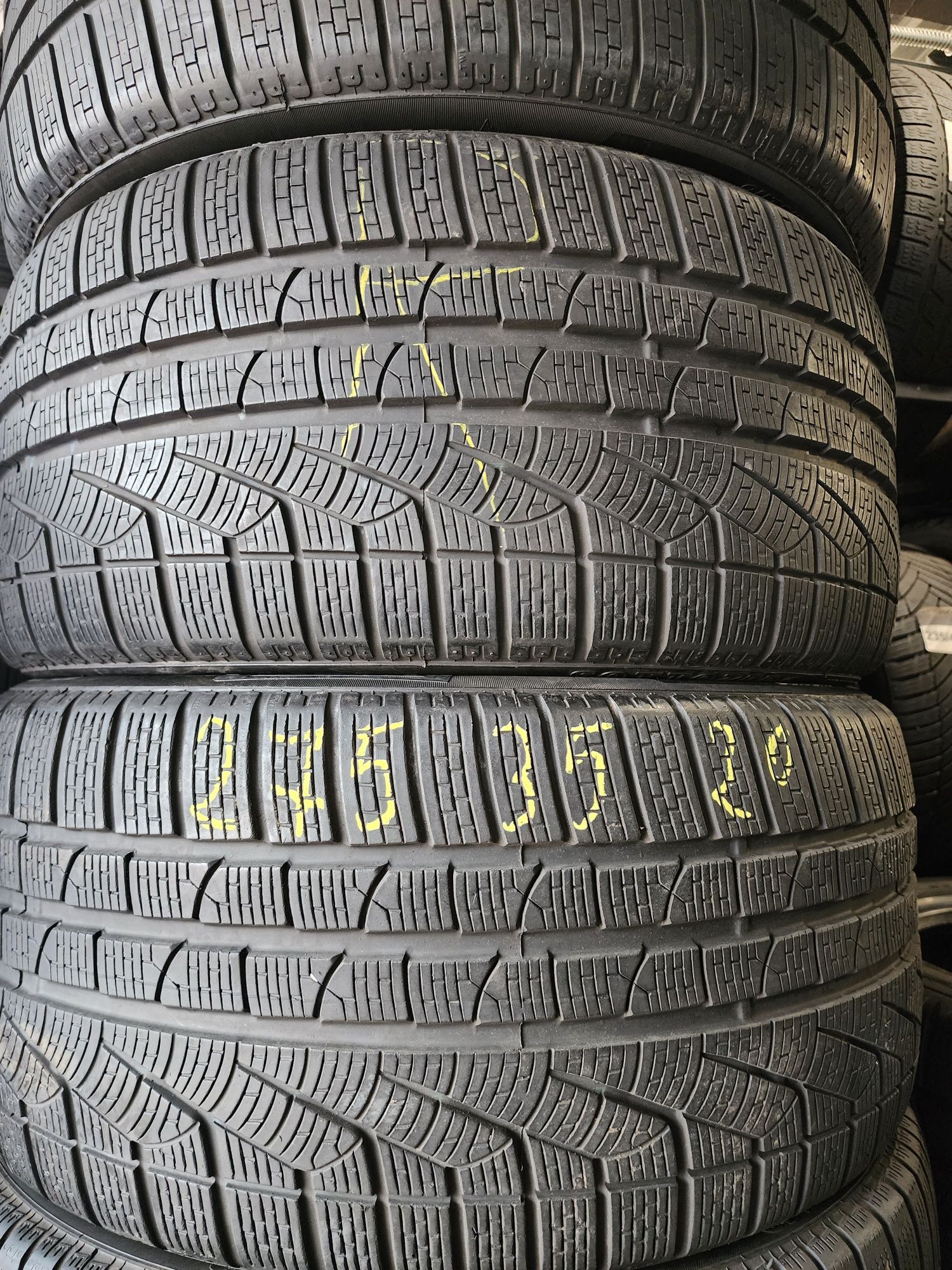 275 35 20 cu 245 40 20 set de 4 pirelli de iarna 7 din 8 mm profil.