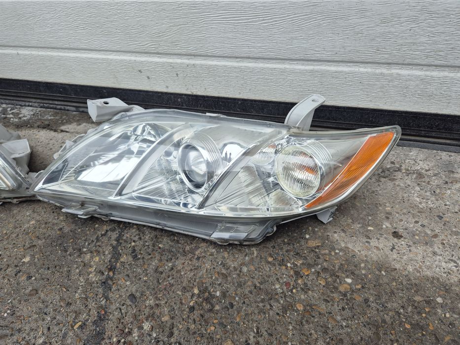 Faruri Toyota Camry. 2006-2009. Volan stinga. Preț bucata.