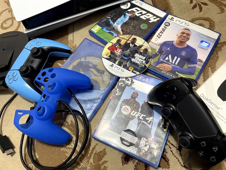 Sony PlayStation 5 + джочтика 2 + игр 5
