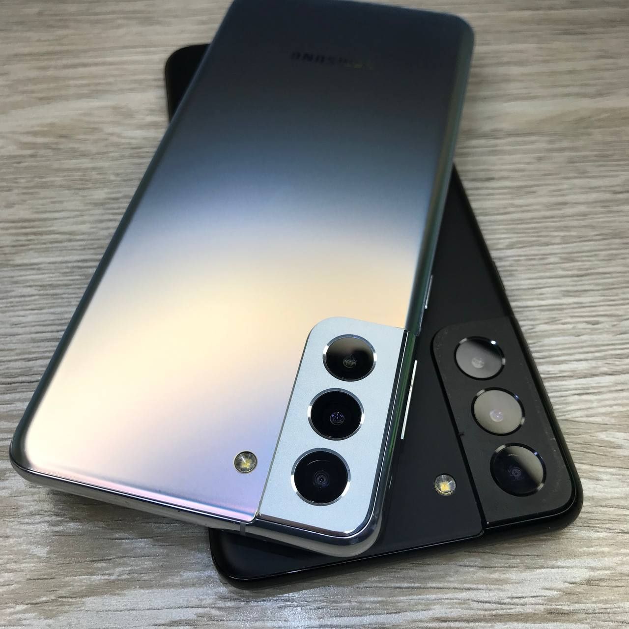 Samsung s21 plus  Argnal garatya 99 kun