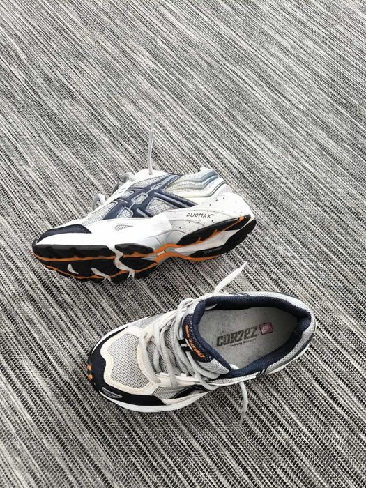 Asics

Спортни обувки