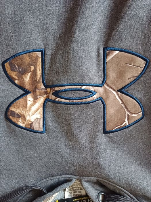 Продавам суитчер UNDER ARMOUR