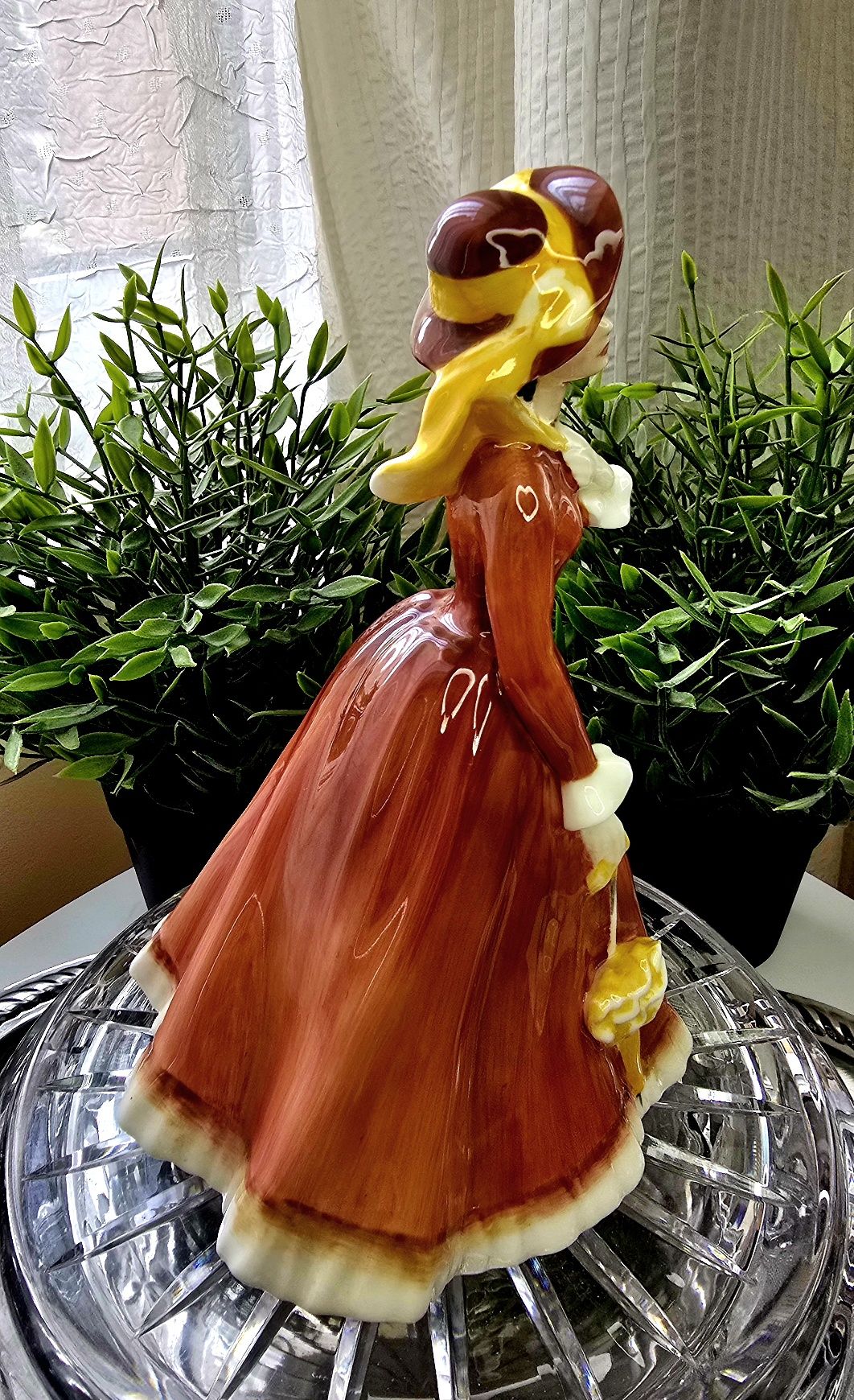 Фигура Royal Doulton Julia