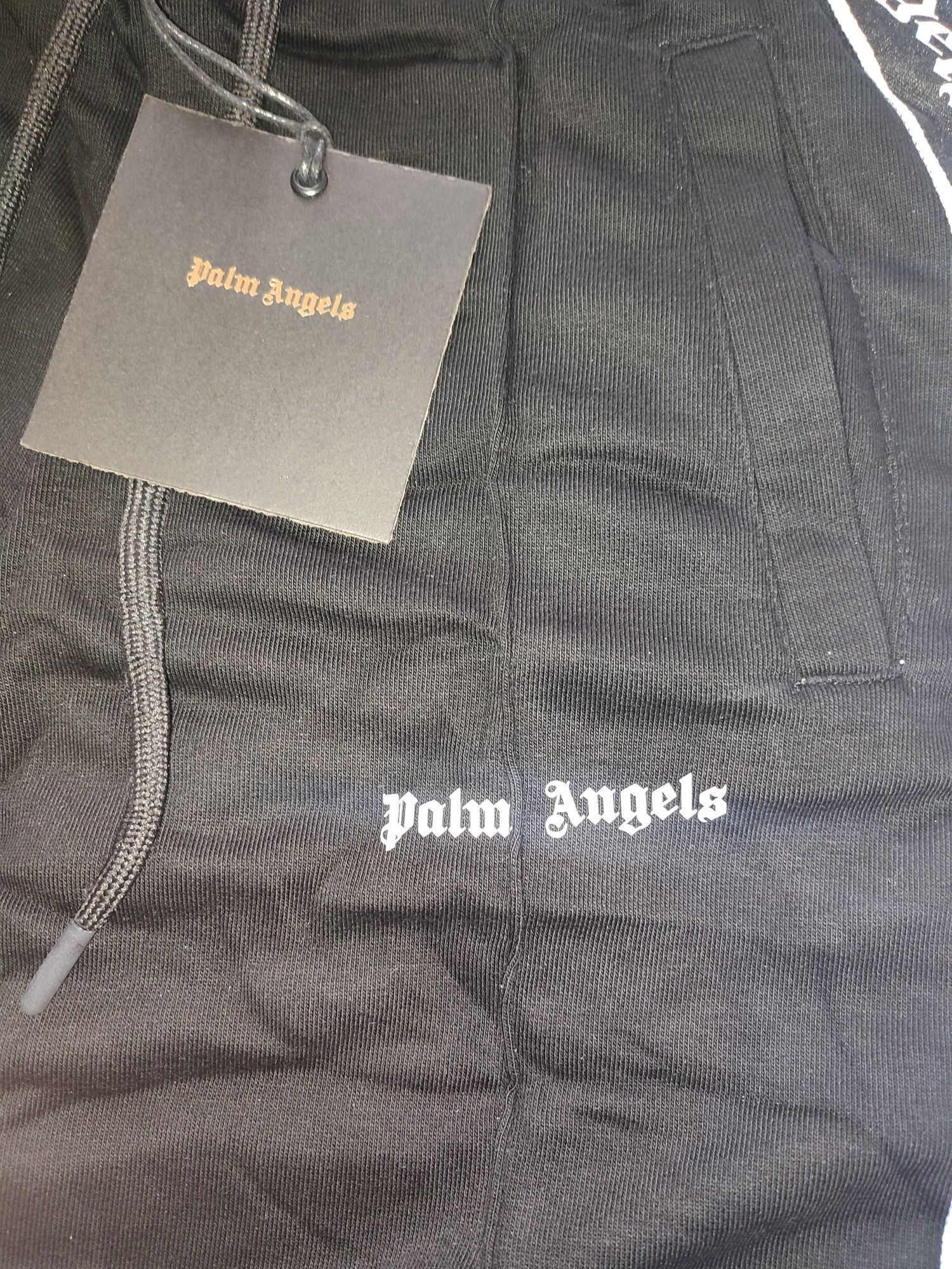 Palm Angels pantaloni scurți ! Toate mărimile disponibile!