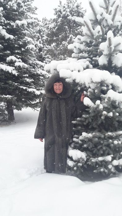 Шуба нутриевая. Производство Москва. Опушка из песца.