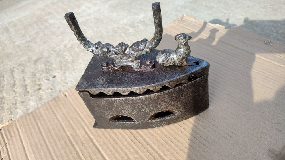 Vând fier de călcat / vintage