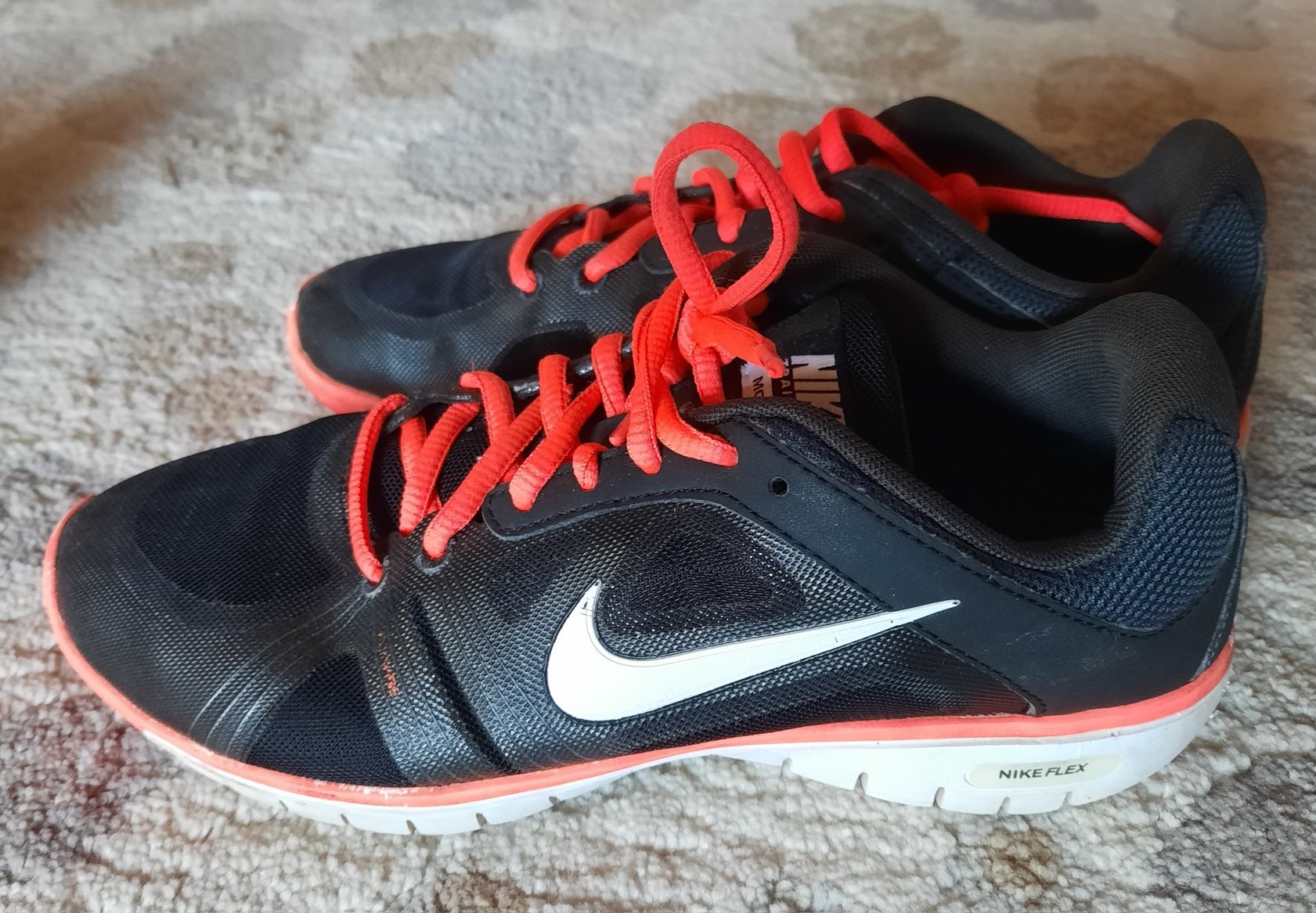 Маратонки NIKE 2 чифта, номер 38,5